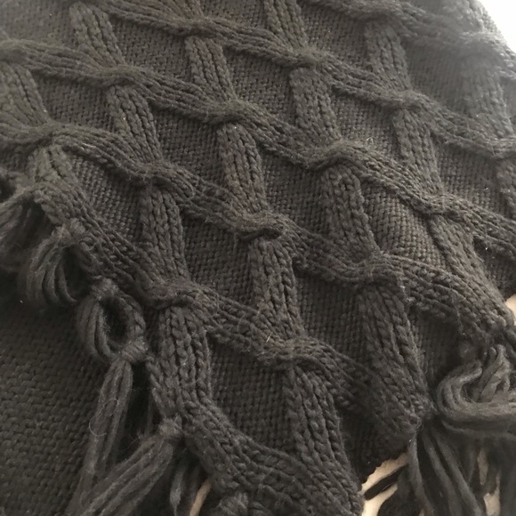 Mini knit Poncho - Picture 3 of 7